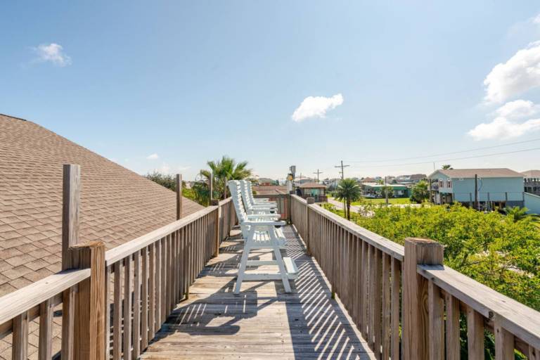 Central 2BR/2BA, Easy Beach Access, Sleeps 10 — photo 3