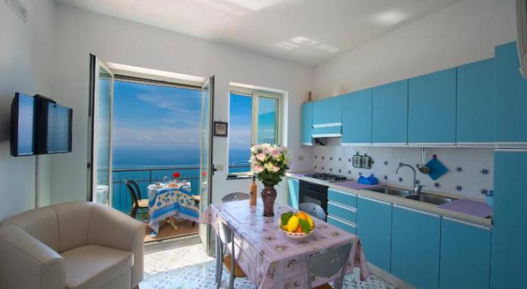 House with patio & grill in Agerola