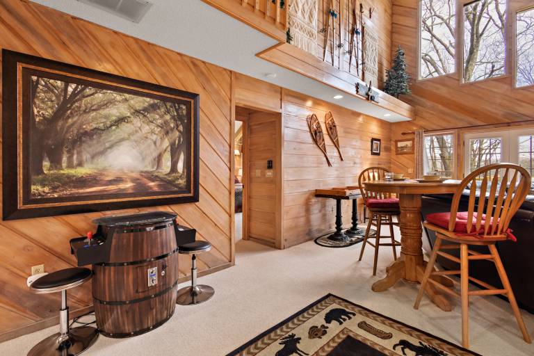 Cabin with hot tub & barbeque | Mountain view — photo 4