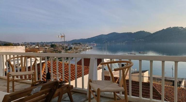 Rental apartment with terrace in Skiathos