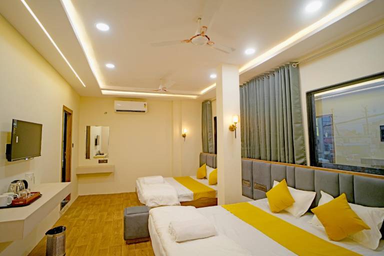 HOTEL avanti inn in Indore