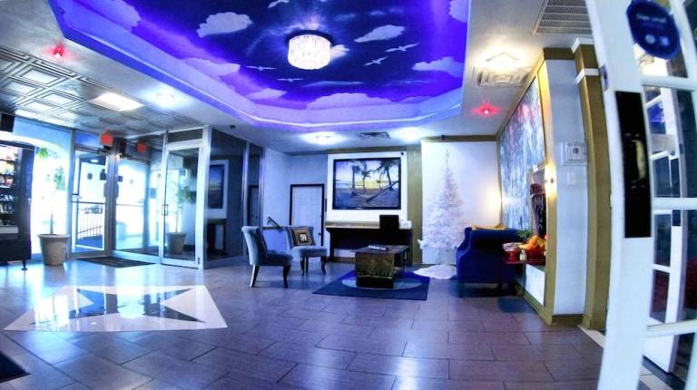 R Nite Star Inn and Suites -Home of the Cowboys & Rangers — photo 5