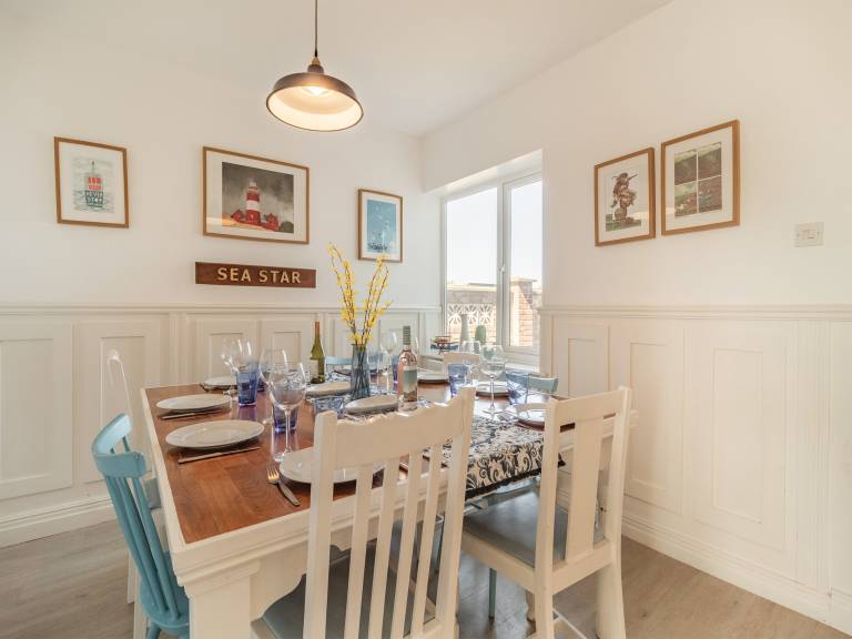 Family-friendly cottage with barbeque & yard | Water view | Next to the beach | Pets are welcome — photo 4