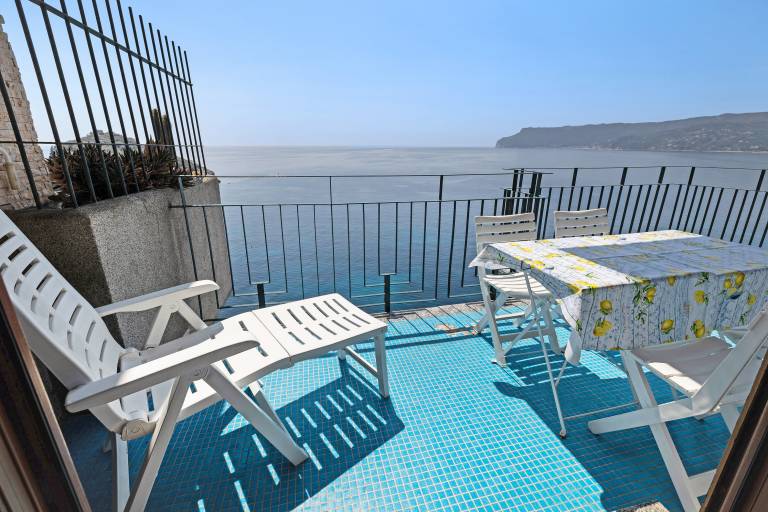 Pet-Friendly Apartment Stupenda Vista Mare close to the Beach with Balcony & Wi-Fi — photo 2