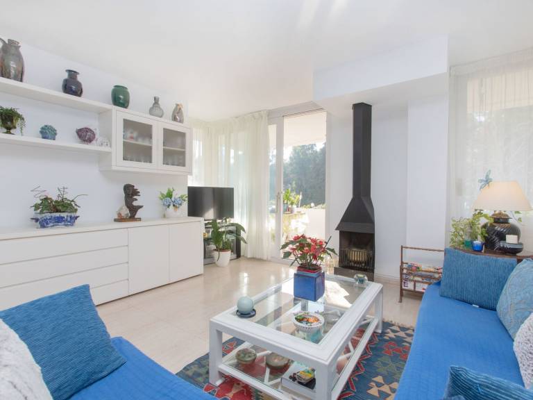 Holiday apartment with garden, patio & pool — photo 3