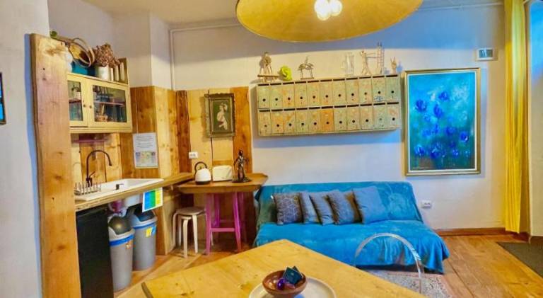 Holiday apartment with yard & patio — photo 2