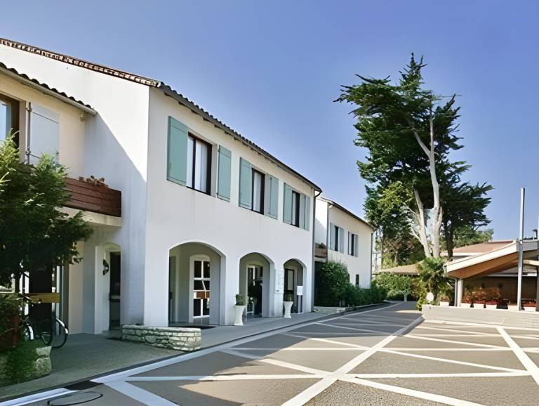 Hotel Les Grenettes in Le Bois-Plage-en-Re