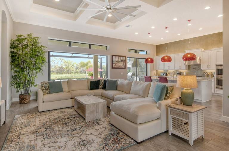 Spacious and luxurious resort style home in Lakewood Ranch on the golf course — photo 3