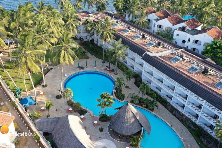 Travellers Beach Hotel & Club