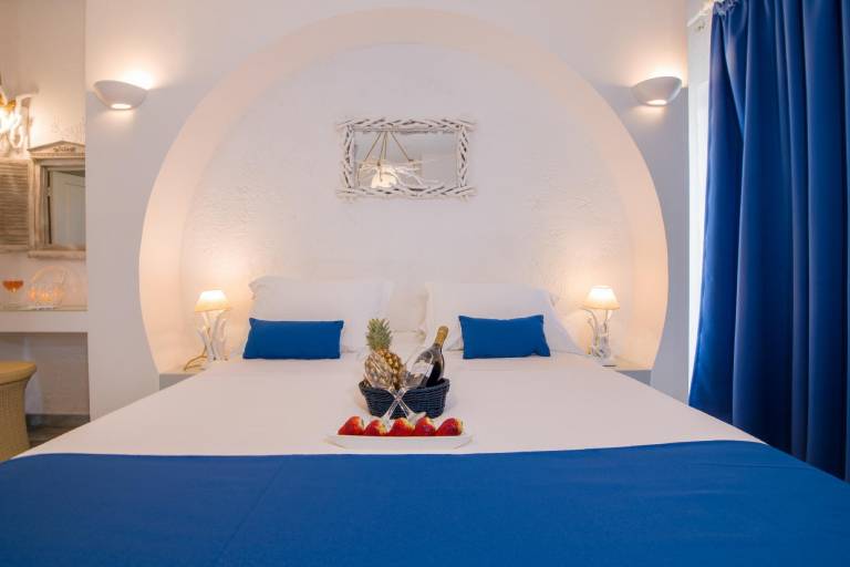 Serviced apartment with pool, jacuzzi & yard | Next to the beach | Pet-friendly in Chania