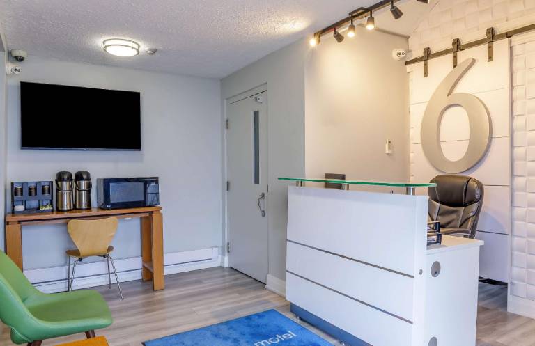 Motel 6 Niagara Falls, ON – Near the Falls — photo 2