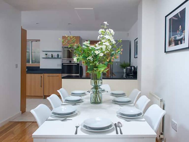 Cottage with patio & yard | Next to Bristol Cathedral — photo 4