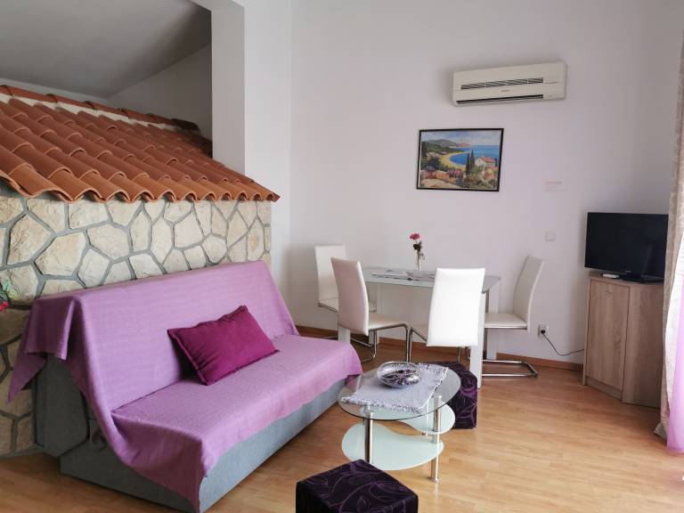 Family-friendly dedicated room with grill, terrace & yard | Panoramic view | Dogs allowed — photo 3