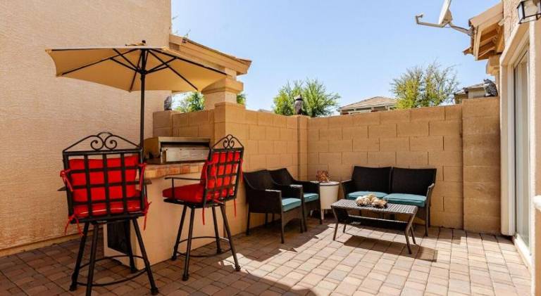 House with BBQ, yard & pool — photo 5