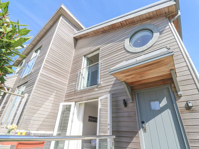 Cottage with pool, garden & sauna | Beach view — photo 3