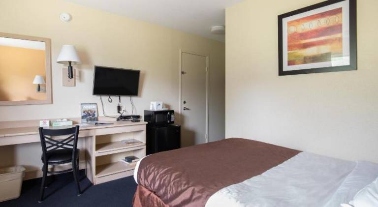 Days Inn by Wyndham New Philadelphia — photo 2