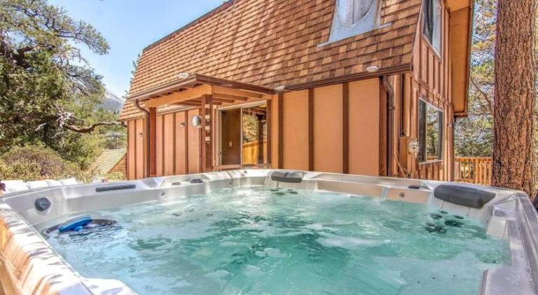 House with jacuzzi — photo 3