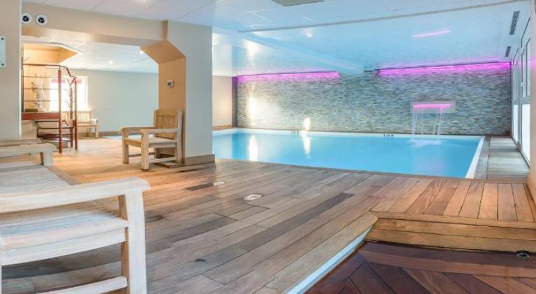 Serviced apartment with sauna, yard & pool — photo 4