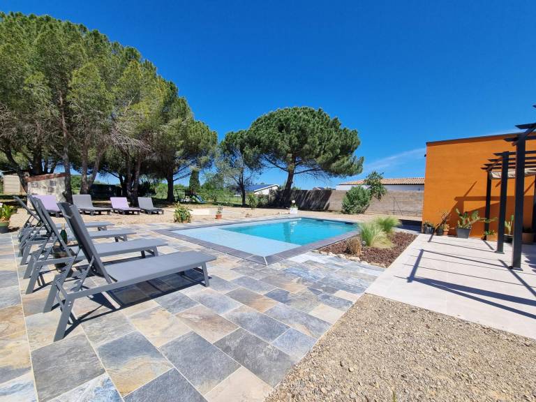 Luxurious and spacious villa with private pool — photo 4