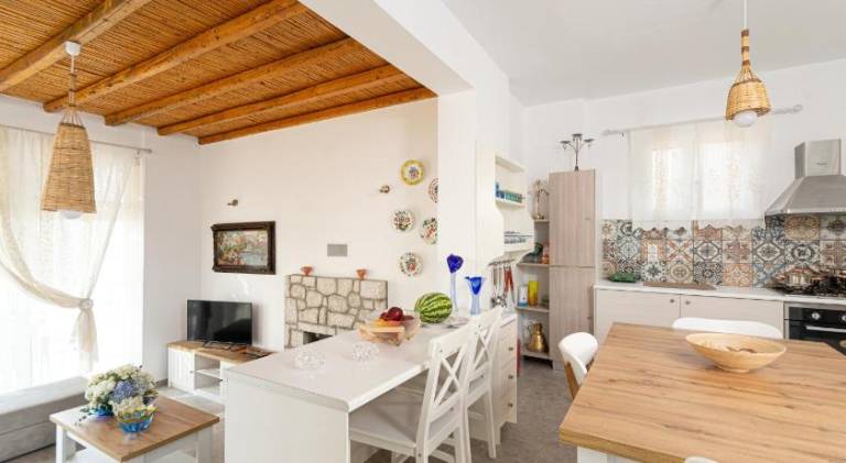 Fully equipped beautiful house with garden, terrace & private pool | Suitable for remote work | Pet-friendly — photo 4