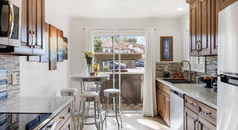 Vacation home with jacuzzi & pool | Pet-friendly — photo 4