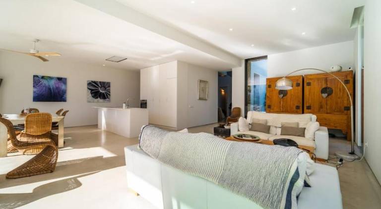 Beautiful villa with private pool, BBQ & patio | Pet-friendly — photo 2