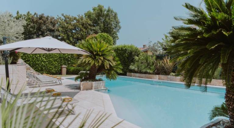 Villa with pool — photo 5
