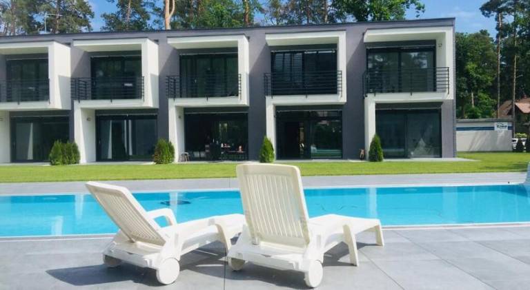 House with pool — photo 3