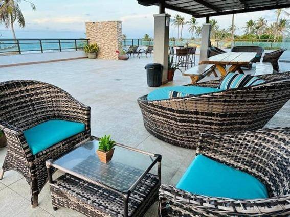 Rental apartment with patio — photo 4