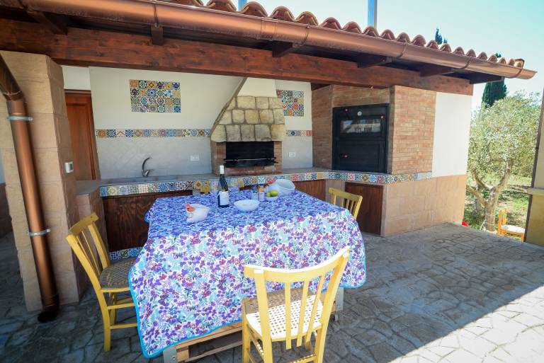 Villa with private pool, BBQ & terrace | Pool view — photo 4