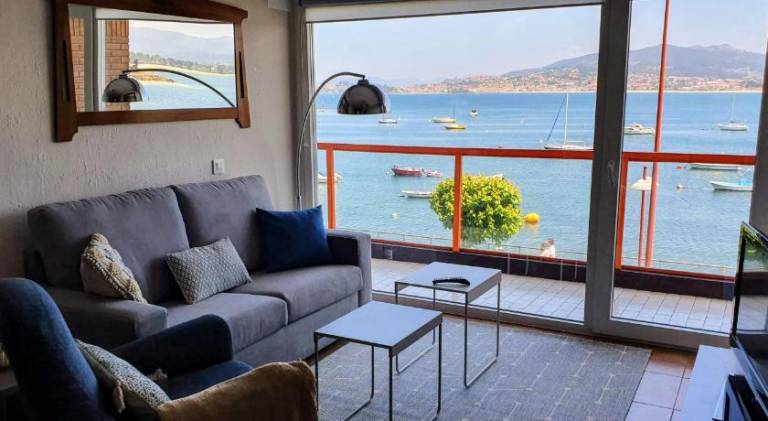 Fully equipped beautiful holiday apartment with patio | Next to the beach | Good for workation | Pet-friendly in Vigo