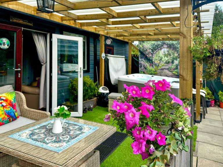 Child-friendly nice cottage with yard, jacuzzi & BBQ | River view | Pets are welcome — photo 3