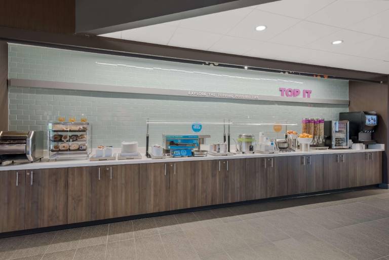 Tru by Hilton Greensboro — photo 4