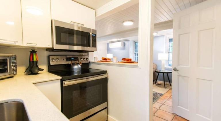 Vacation home with pool & BBQ — photo 4