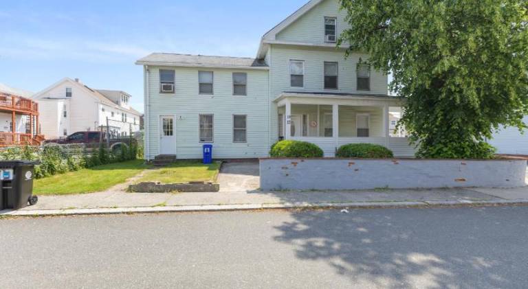 Lovely rental apartment | Perfect for remote work | Dogs allowed in Chelsea, MA