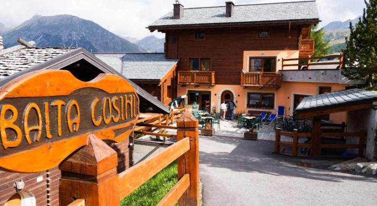 Serviced apartment with garden, patio & sauna in Livigno