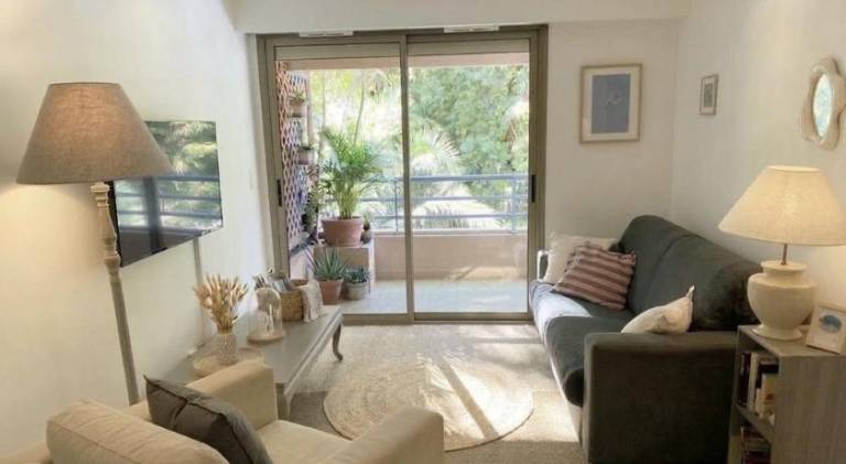 Holiday apartment with patio in Saint-Laurent-du-Var