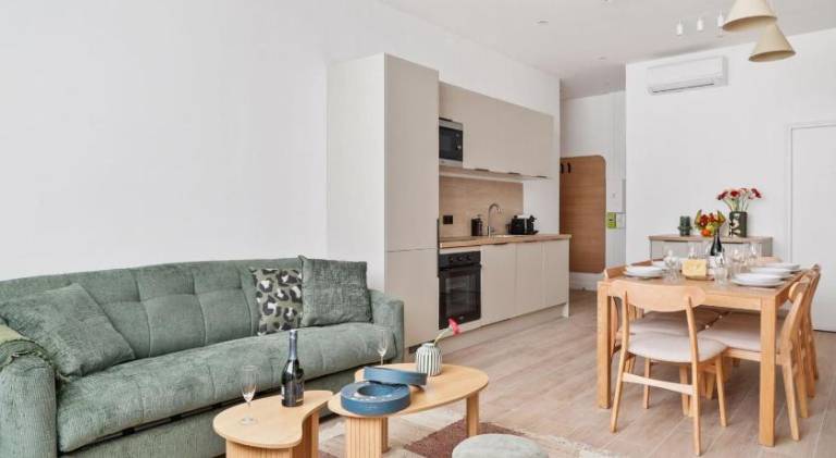 Holiday apartment with 3 rooms for 8 persons in Vanves