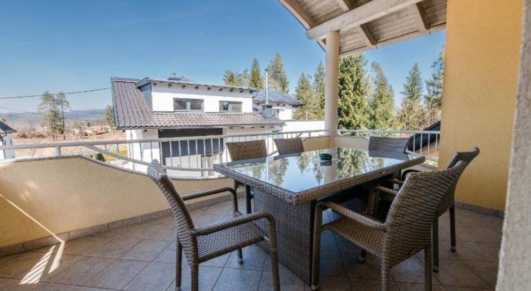 Rental apartment with sauna, terrace & garden — photo 4