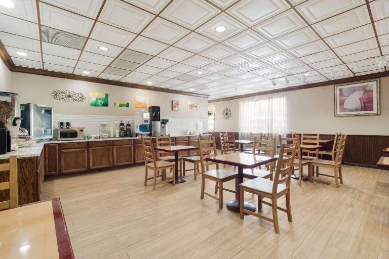 Quality Inn & Suites Conference Center Statesboro Historic District — photo 5