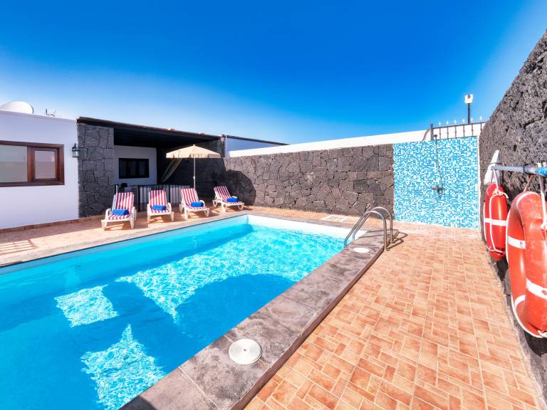 Fully equipped lovely villa with private pool, barbeque & hot tub | Dogs allowed — photo 3