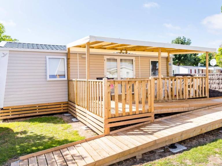 Mobile home with heated pool & terrace — photo 4