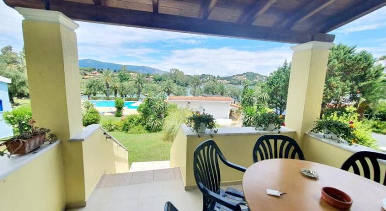 Holiday apartment with private pool, patio & garden | Beach nearby | Dogs allowed — photo 3