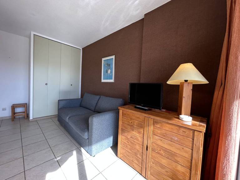 Holiday apartment with pool — photo 5