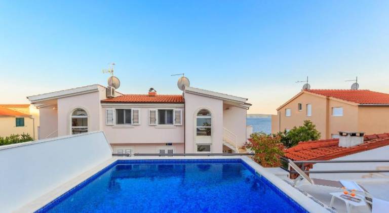 Holiday apartment with yard, grill & patio in Okrug