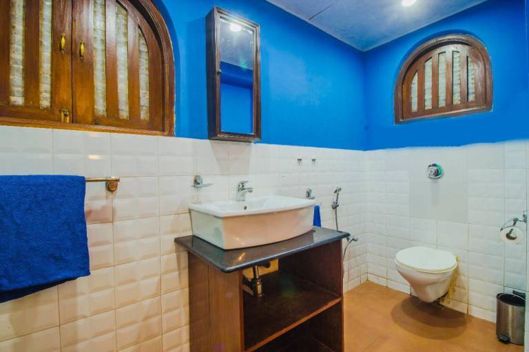 Villa with pool — photo 5