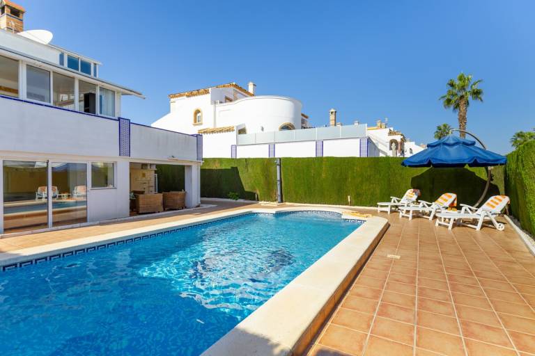 Fully equipped lovely villa with yard, pool & grill | Golf view | Pets are welcome in Almeria