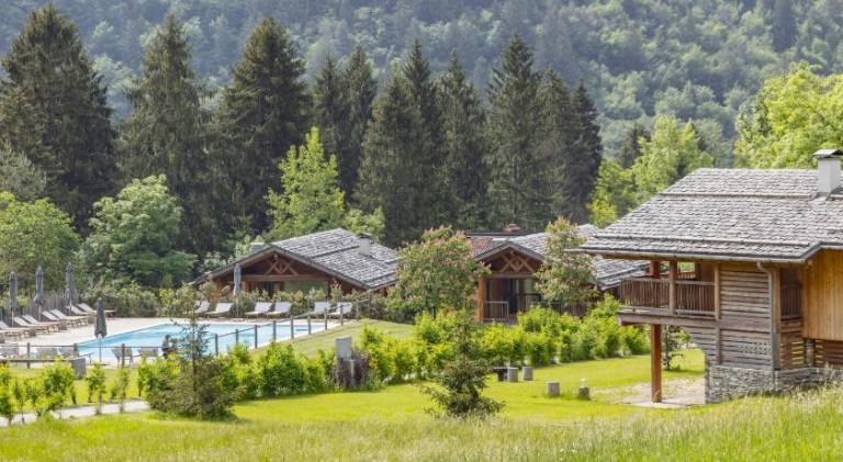 Chalet with pool, yard & BBQ in Ledro