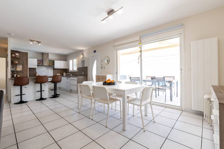 Family-friendly beautiful house with terrace, fast internet & yard | Garden view | Next to the beach | Suitable for remote work | Dogs allowed — photo 5