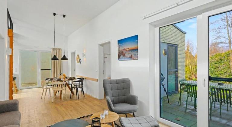 Vacation home with jacuzzi & pool — photo 2